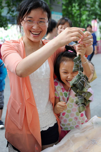 Dragon Boat Festival celebrated around the country