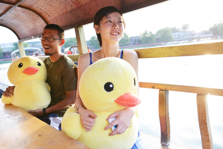 Giant yellow duck coming to Beijing