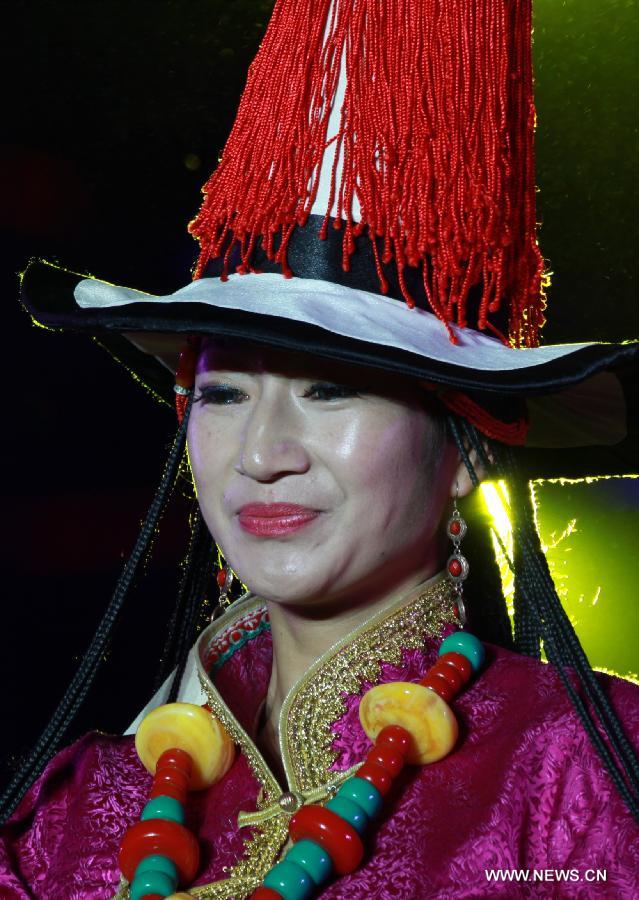 Tibetan ethnic costumes presented at festival