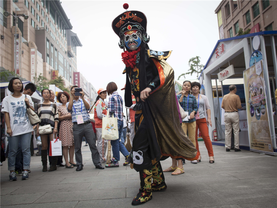 World shows flair at Beijing tourism event