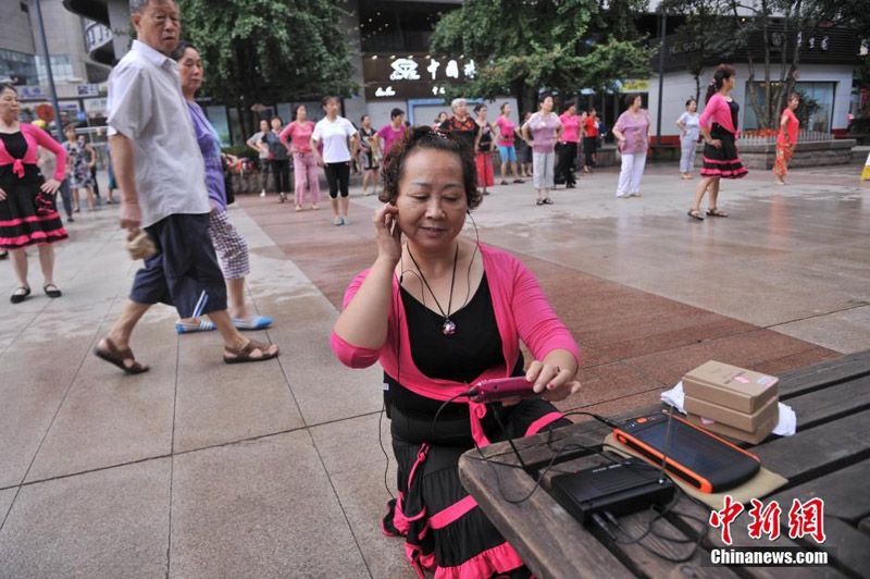 Chongqing takes spin at silent square dancing