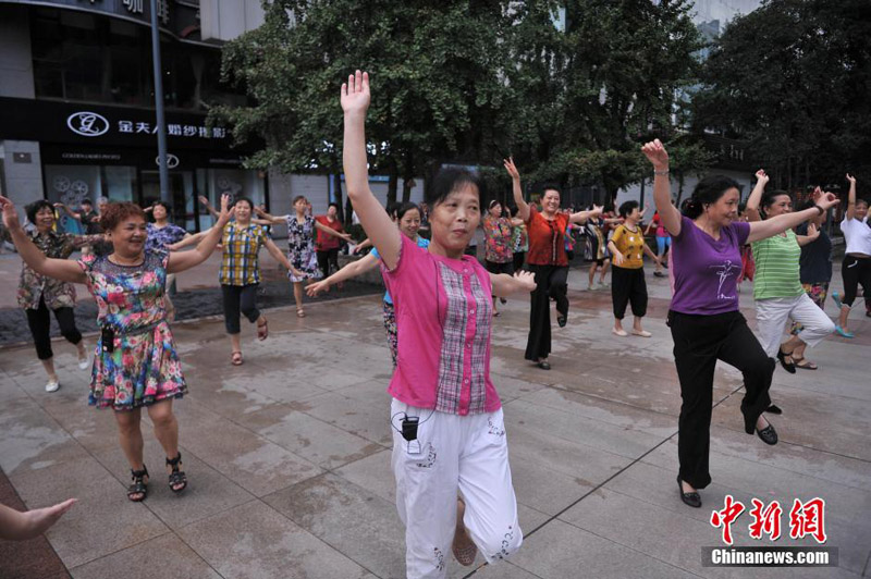 Chongqing takes spin at silent square dancing