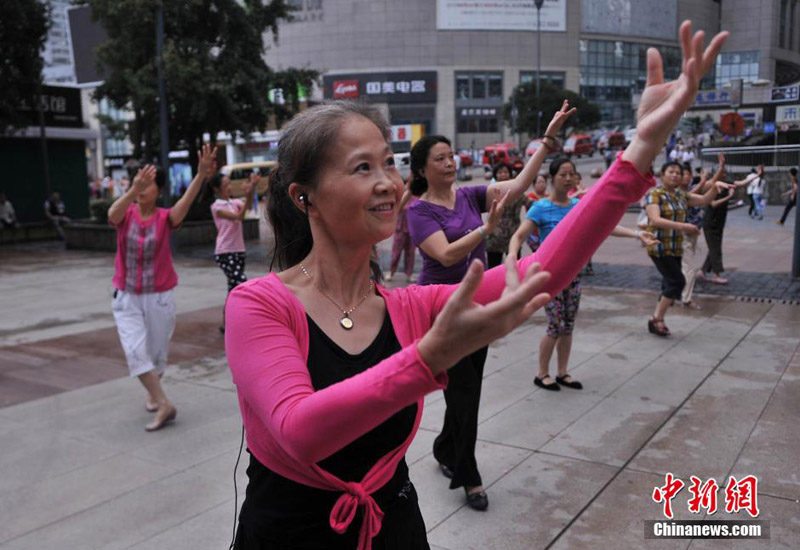 Chongqing takes spin at silent square dancing