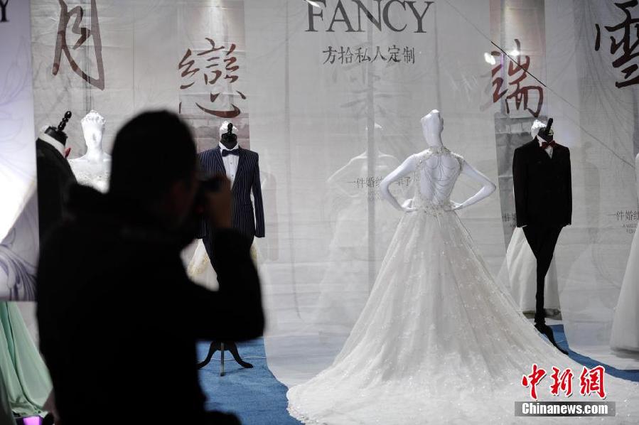 Yunnan's 1st wedding expo opens in Kunming