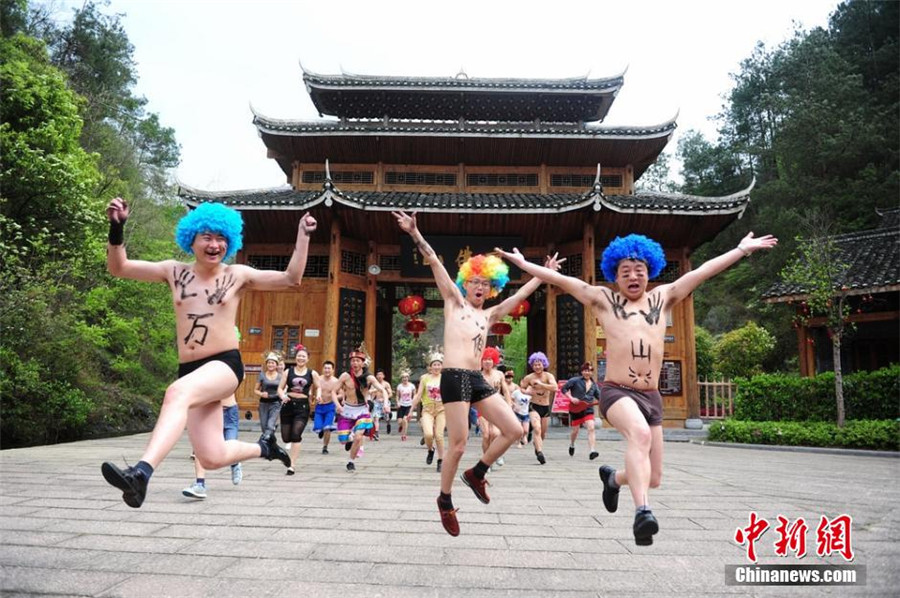 Undies run in Wanfo Mountain in Hunan