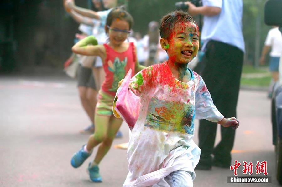 New 'Color Run' held in Beijing, with a marine twist