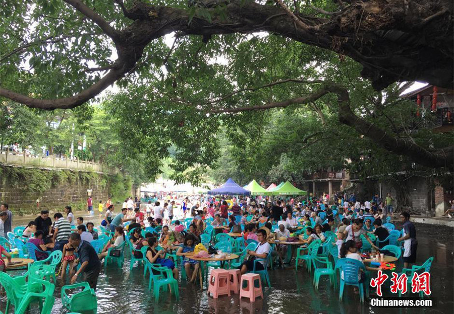 Playing Mahjong in the river: China's new way of tackling the summer heat
