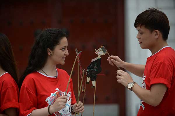 Young foreigners learning Chinese to take opportunities