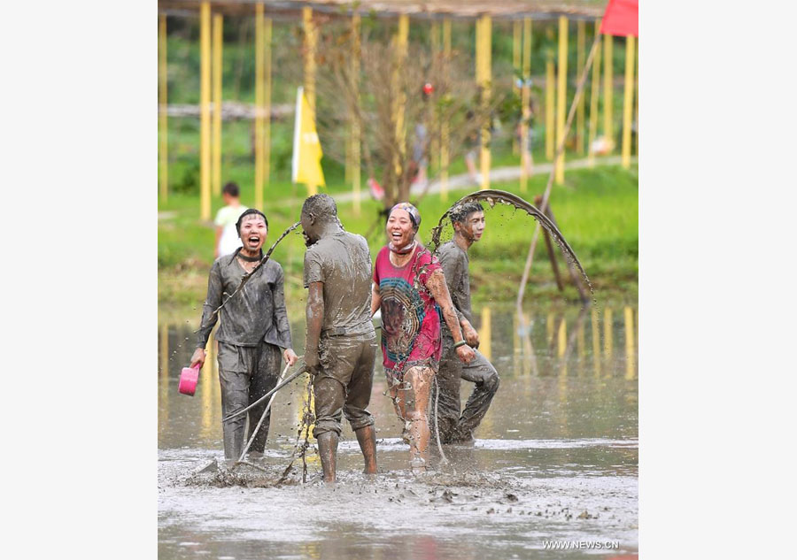 Mud splashing event held in E. China