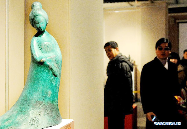 Copper statues exhibit held in Zhengzhou