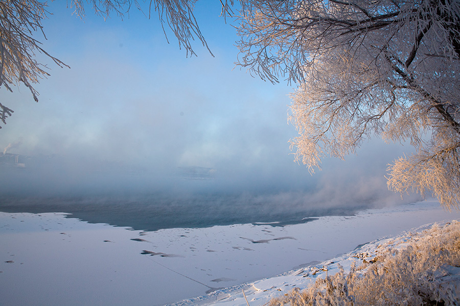 Rime creates a stunning winter scene in Jilin