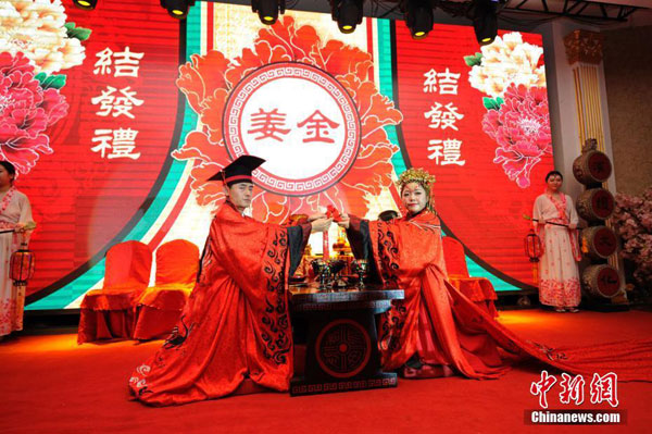 Couple holds Han-style wedding ceremony