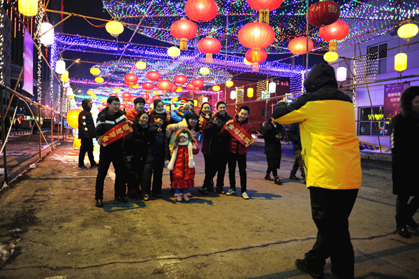 Traditional Spring Festival experience at lantern show