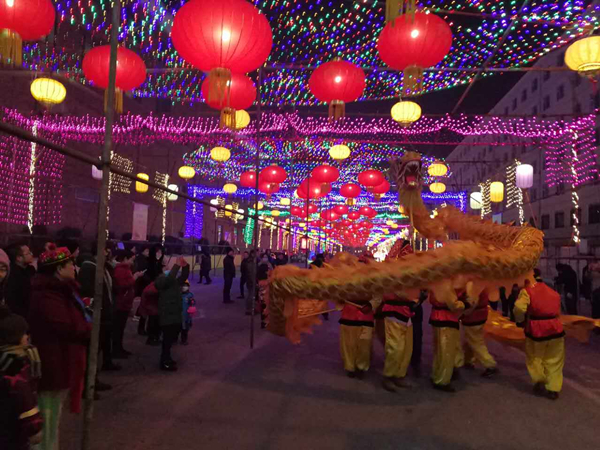 Traditional Spring Festival experience at lantern show