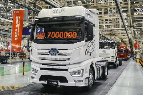 The 7 millionth Jiefang truck rolled off assembly line in Changchun