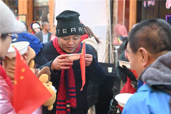 Ginseng hot pot feast draws crowds in Jilin