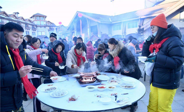 Ginseng hot pot feast draws crowds in Jilin