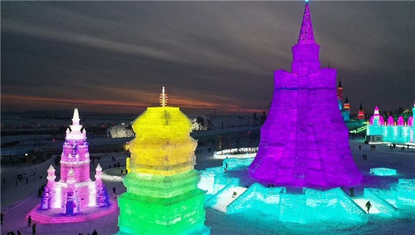 Ice park opens in Changchun