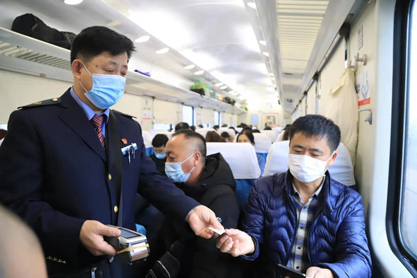 Jilin train attendant retires after 30 years of diligence