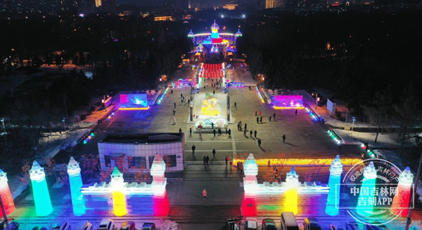 Colorful ice lanterns light up Changchun Park