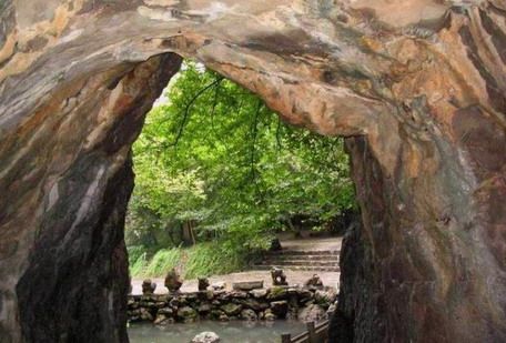 Huayang Cave of Baochan Mountain