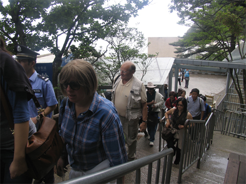 Huangshan Mountains fascinate foreign visitors