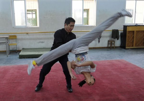 Young practicers of traditional Chinese opera