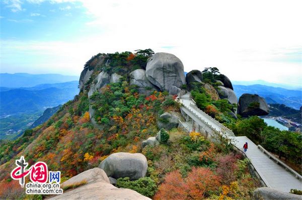 Colorful autumn scenery of Tianzhu Mountain