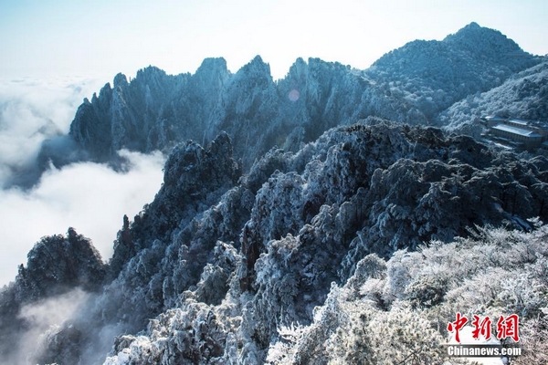 Stunning snow scenery of Huangshan Mountain