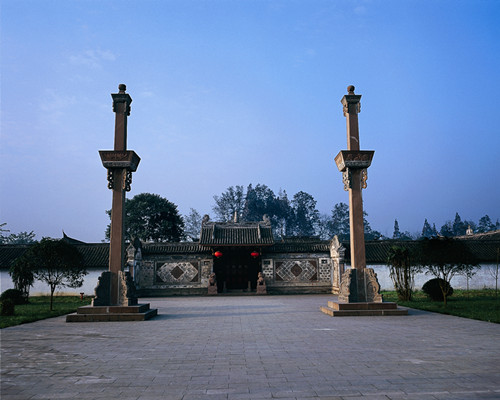 Mast of the Chen Family