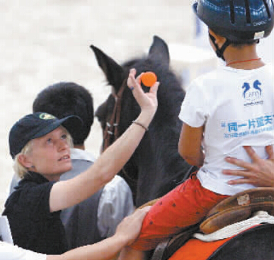Disabled children receive equestrian therapy in Wenjiang