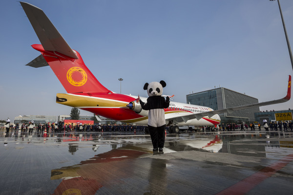 China's first regional jet delivered