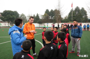 Dutch coaches teach football in Wenjiang