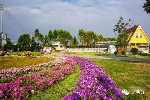 Cool off with a breath of fresh air at Huimei Huajing Garden