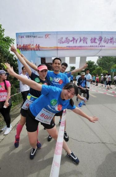 Fun run held in Wenjiang to promote healthy living