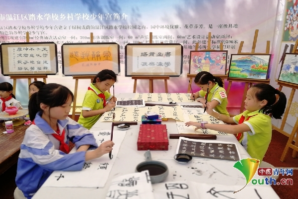 Achievements of rural schools exhibited in Wenjiang