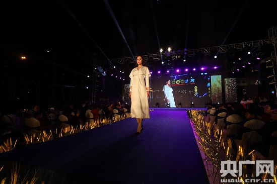 Themed fashion show staged on Wenjiang