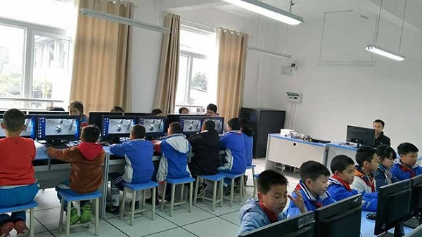 Wenjiang primary school launches AI education