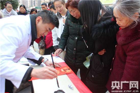 Festival temple fair held in Wenjiang