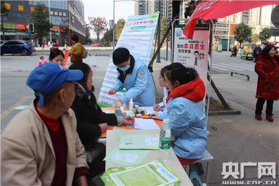 Festival temple fair held in Wenjiang