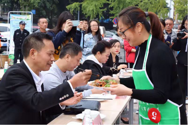 Cooking contest brings a taste of happiness to Wenjiang