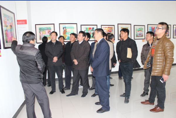 Nanjing holds “farmer paintings” exhibit to welcome the Constitution Day