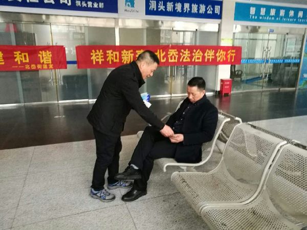 Legal publicity distributed in Zhejiang province bus station