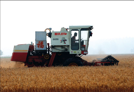 Production up in combine harvesters, but tech lags