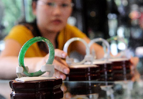 Jewelry industry develops in Ruili, China's Yunnan