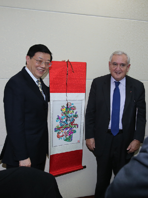 Li Wei meets with Jean-Pierre RAFFARIN