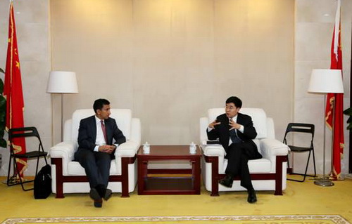 Zhang Junkuo meets with Goldman Sachs delegation