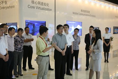 Li Wei conducts survey in Shenzhen