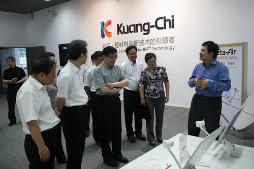 Li Wei conducts survey in Shenzhen