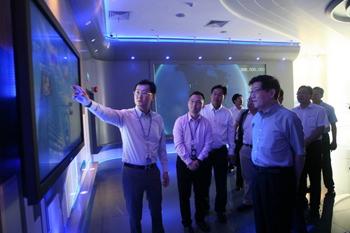 Li Wei conducts survey in Shenzhen